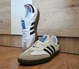 Exploring the Rise of Retro Sneakers in Street Style